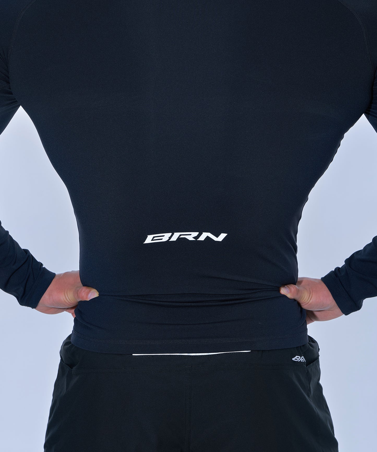 SYMBOL B MUSCLE FIT HALF ZIP-UP LONGSLEEVE [BLACK]