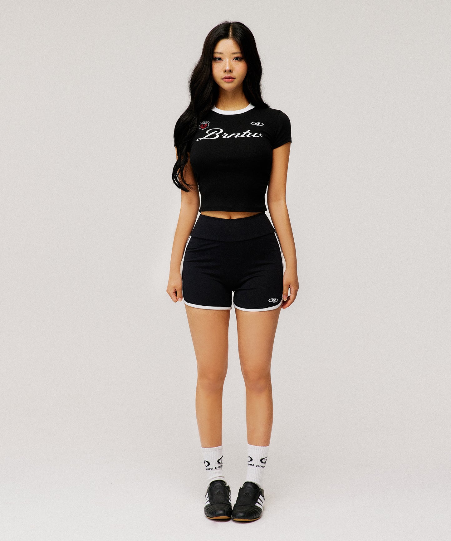 W SYMBOL B NYLON DOLPHIN SHORTS [BLACK]