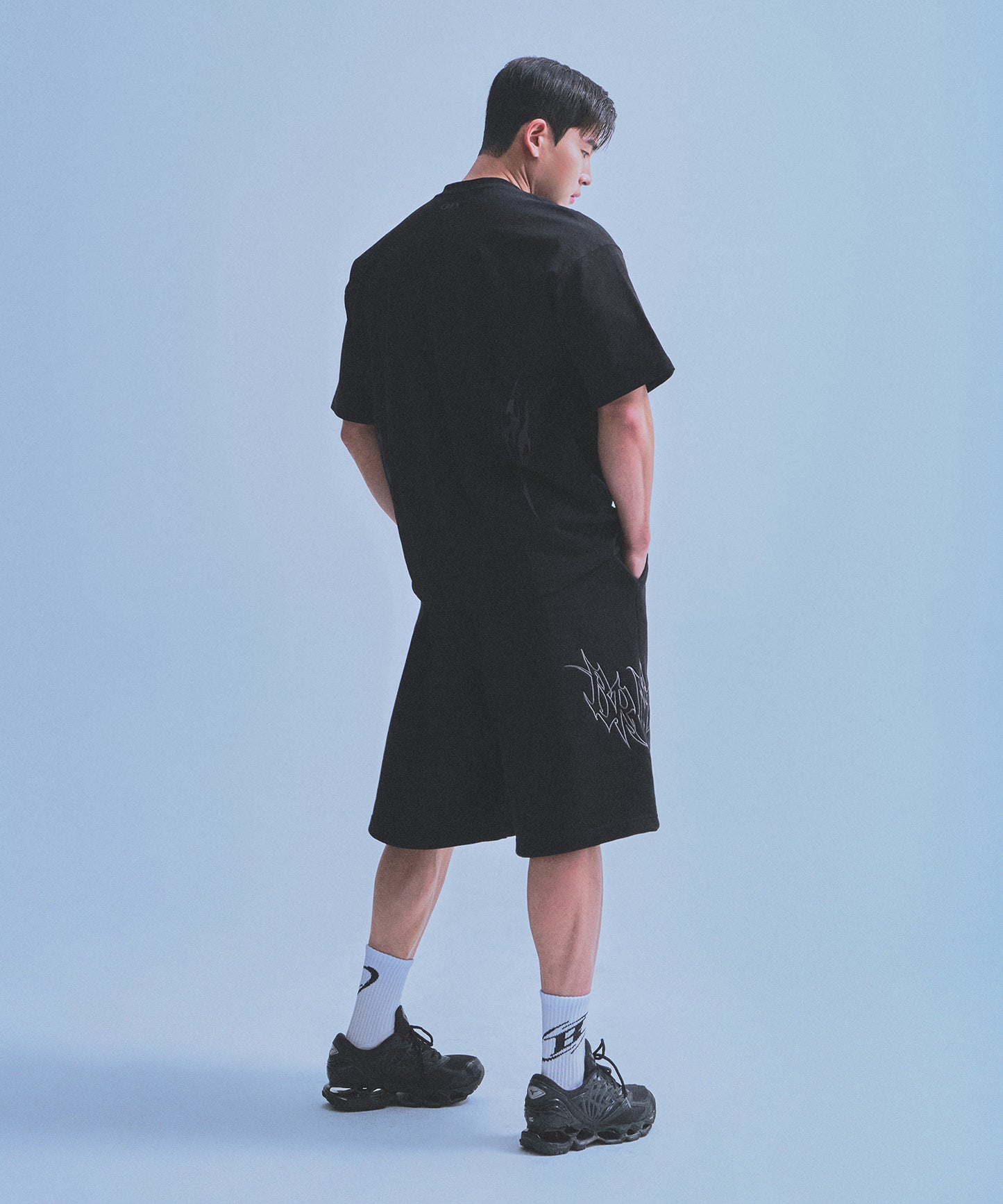 TRIBAL SEMI OVER FIT T-SHIRTS [BLACK]