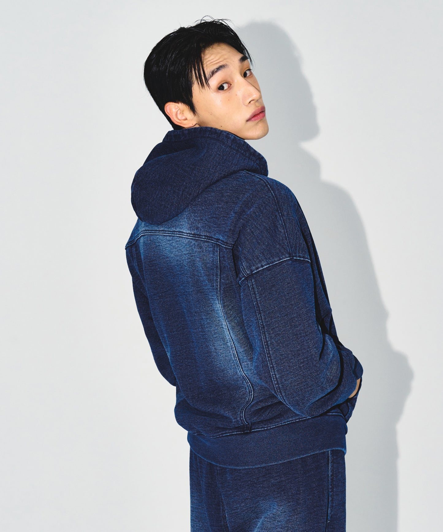DENIM LIKE HOODIE ZIP-UP [MID DENIM]