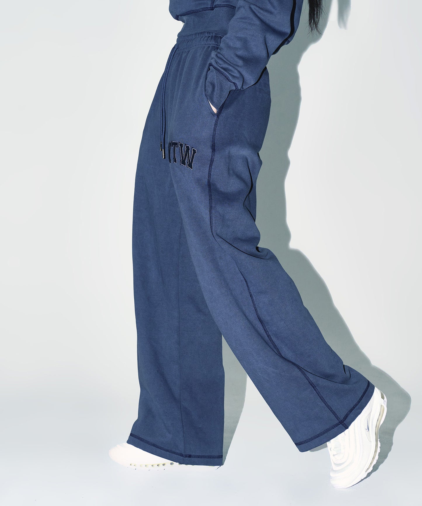 W PIGMENT DYEING SEMI WIDE PANTS [BLUE]