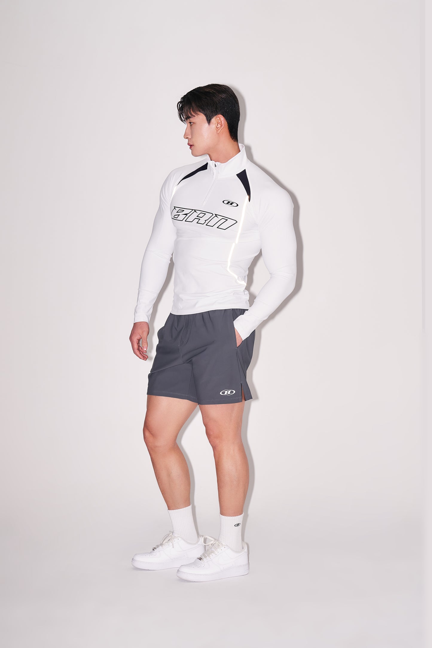 BRN SILVER LINE HALF ZIP UP LONG SLEEVE [WHITE]