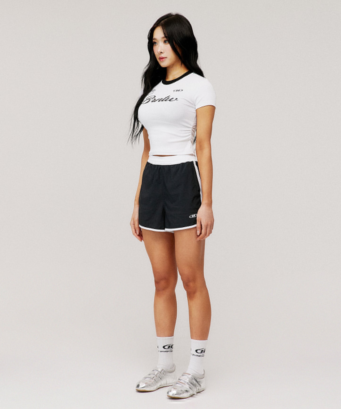 W GLITTER LOGO SHIRRING CROP T-SHIRTS [WHITE]