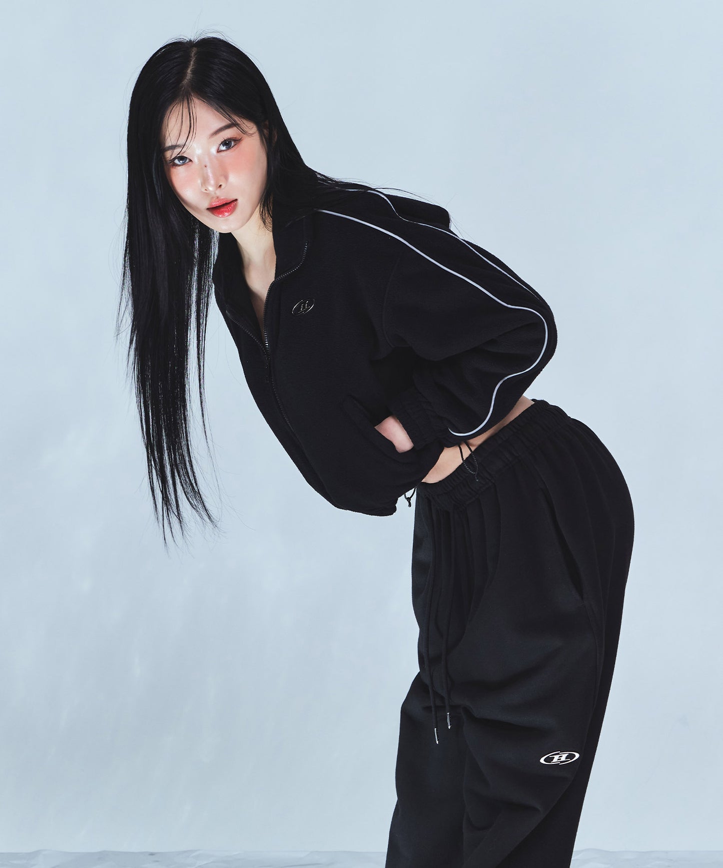 CHROME B FLEECE CROP JACKET [BLACK]