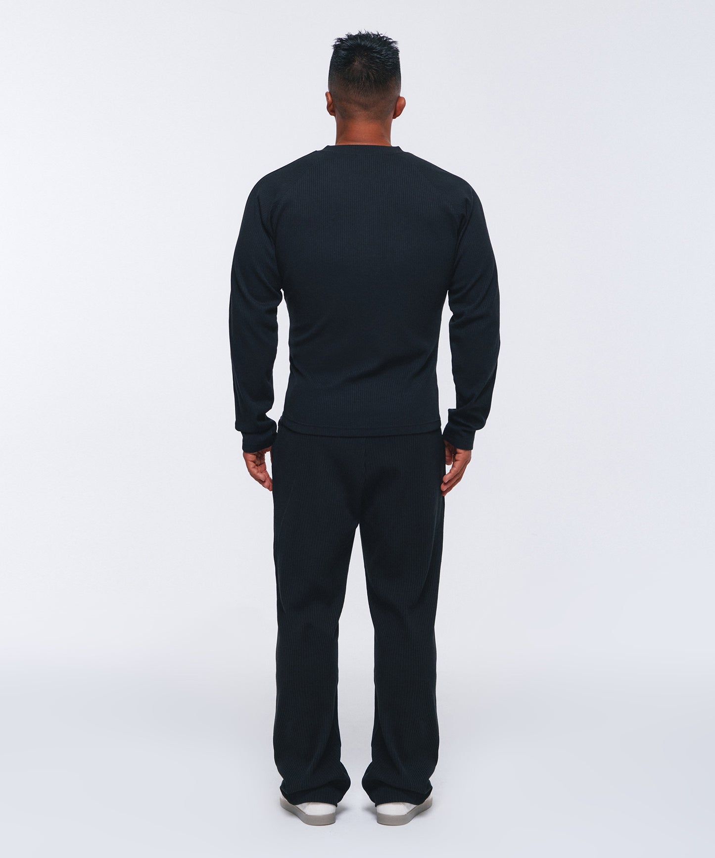 B PENDANT VELVET LINE LONGSLEEVE [BLACK]