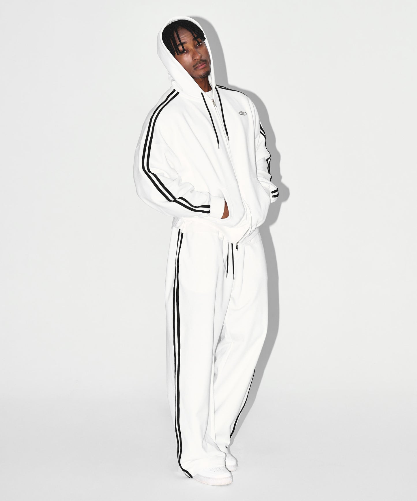 CHROME B TRACK LINE SEMI WIDE PANTS [WHITE]