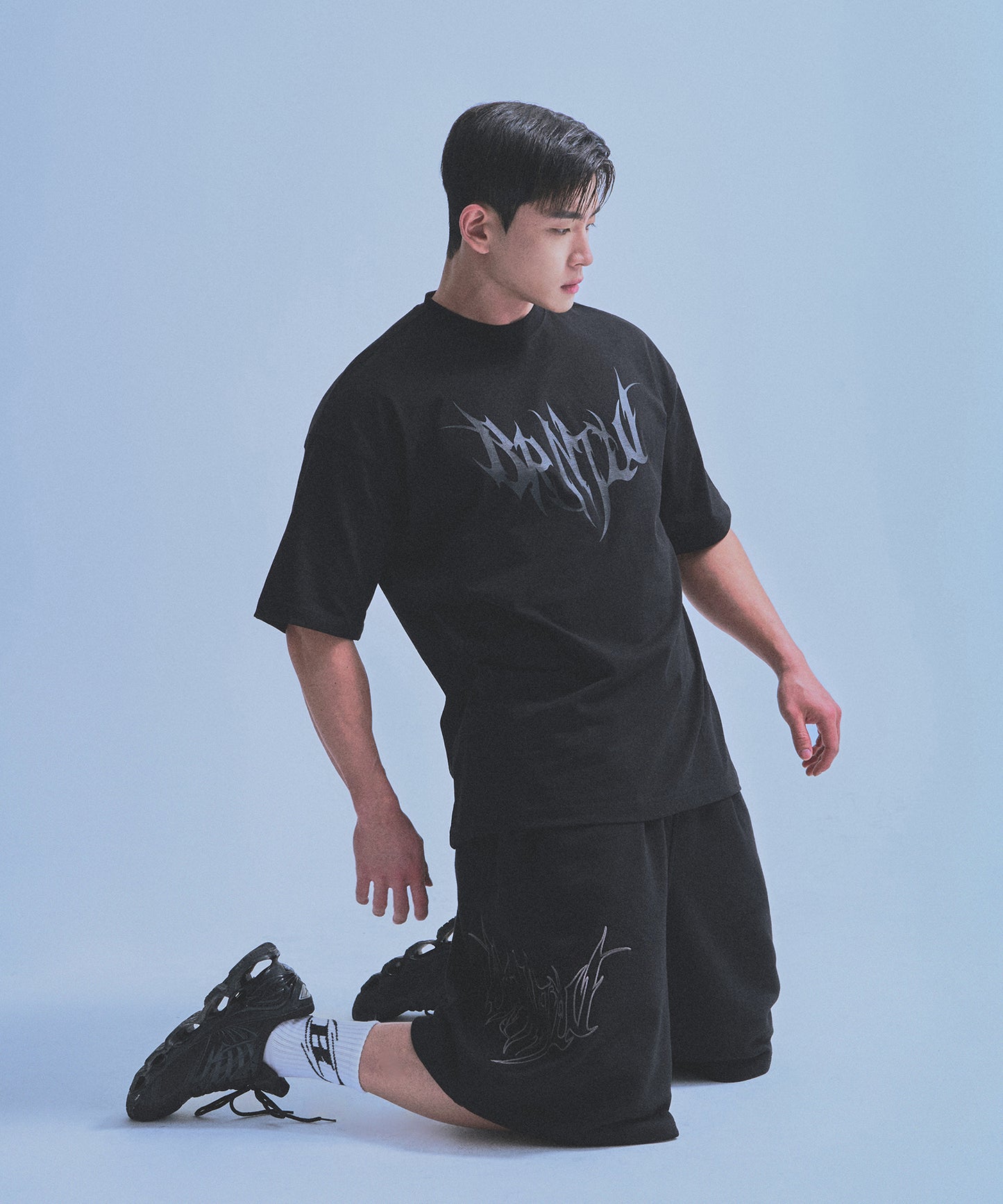 TRIBAL SEMI OVER FIT T-SHIRTS [BLACK]