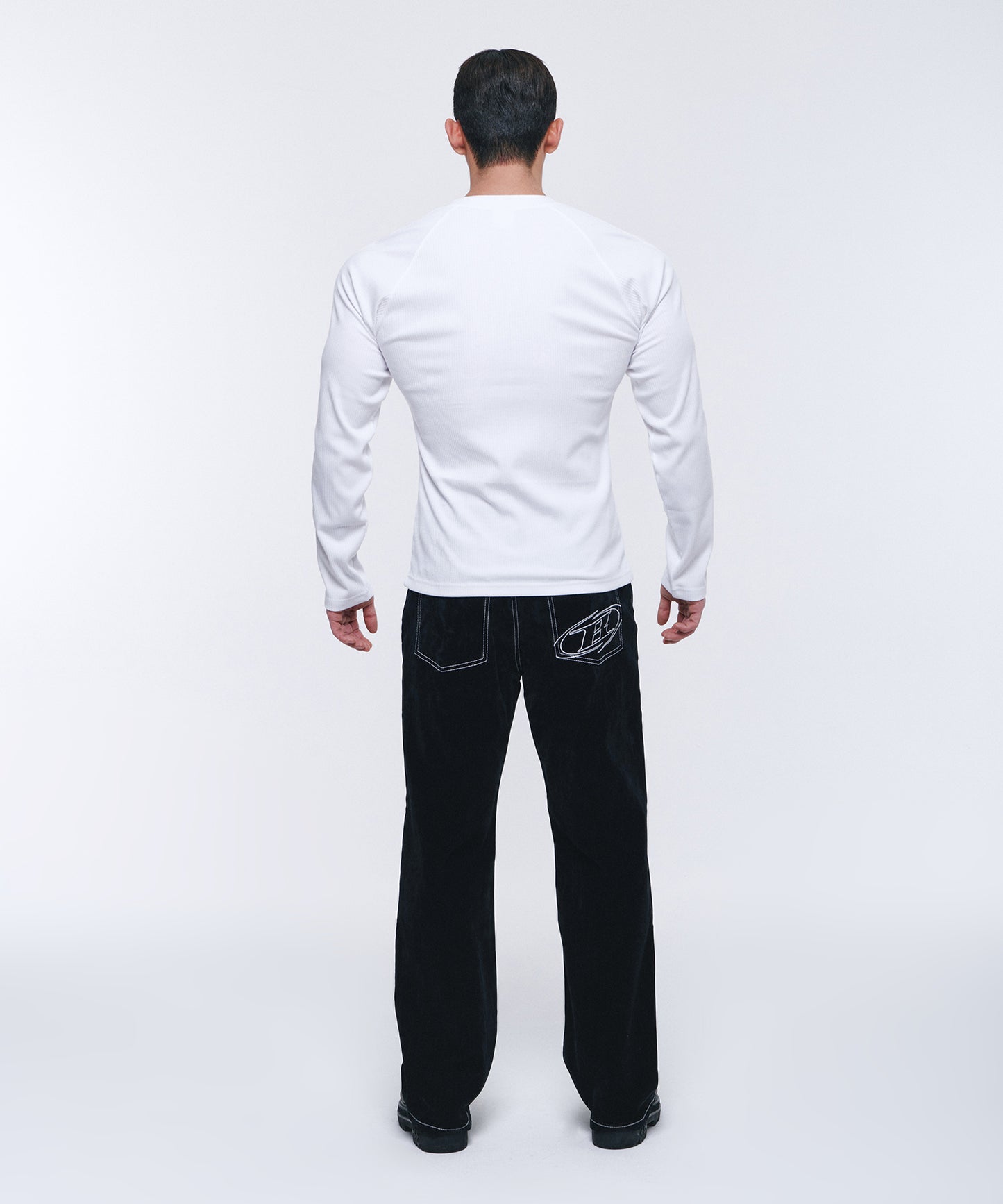 B PENDANT VELVET LINE LONGSLEEVE [WHITE]