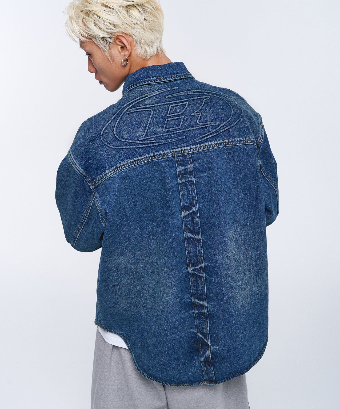 WASHED DENIM OVER FIT SHIRTS [MID DENIM]