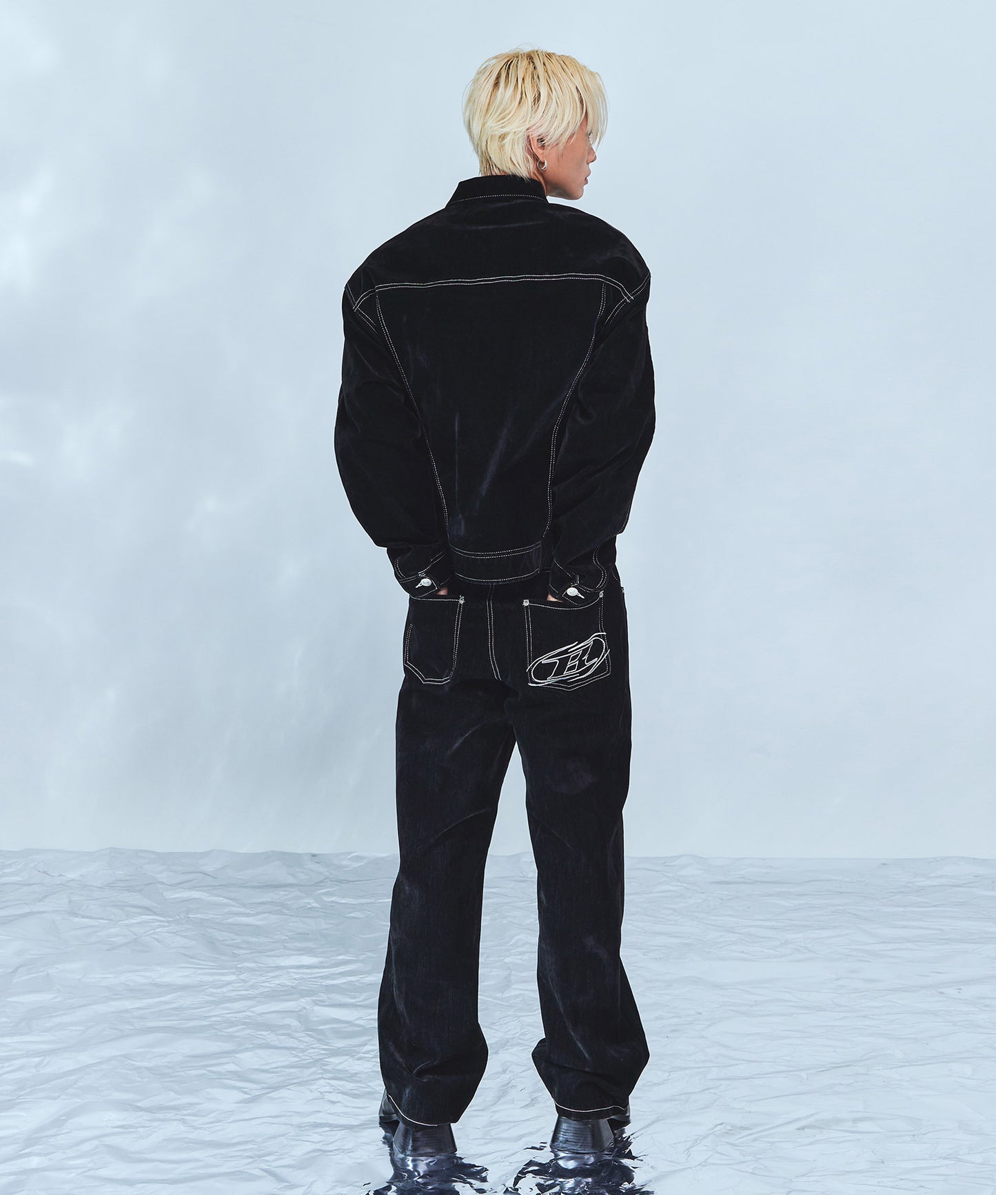 VELVET STRAIGHT DENIM PANTS [BLACK]