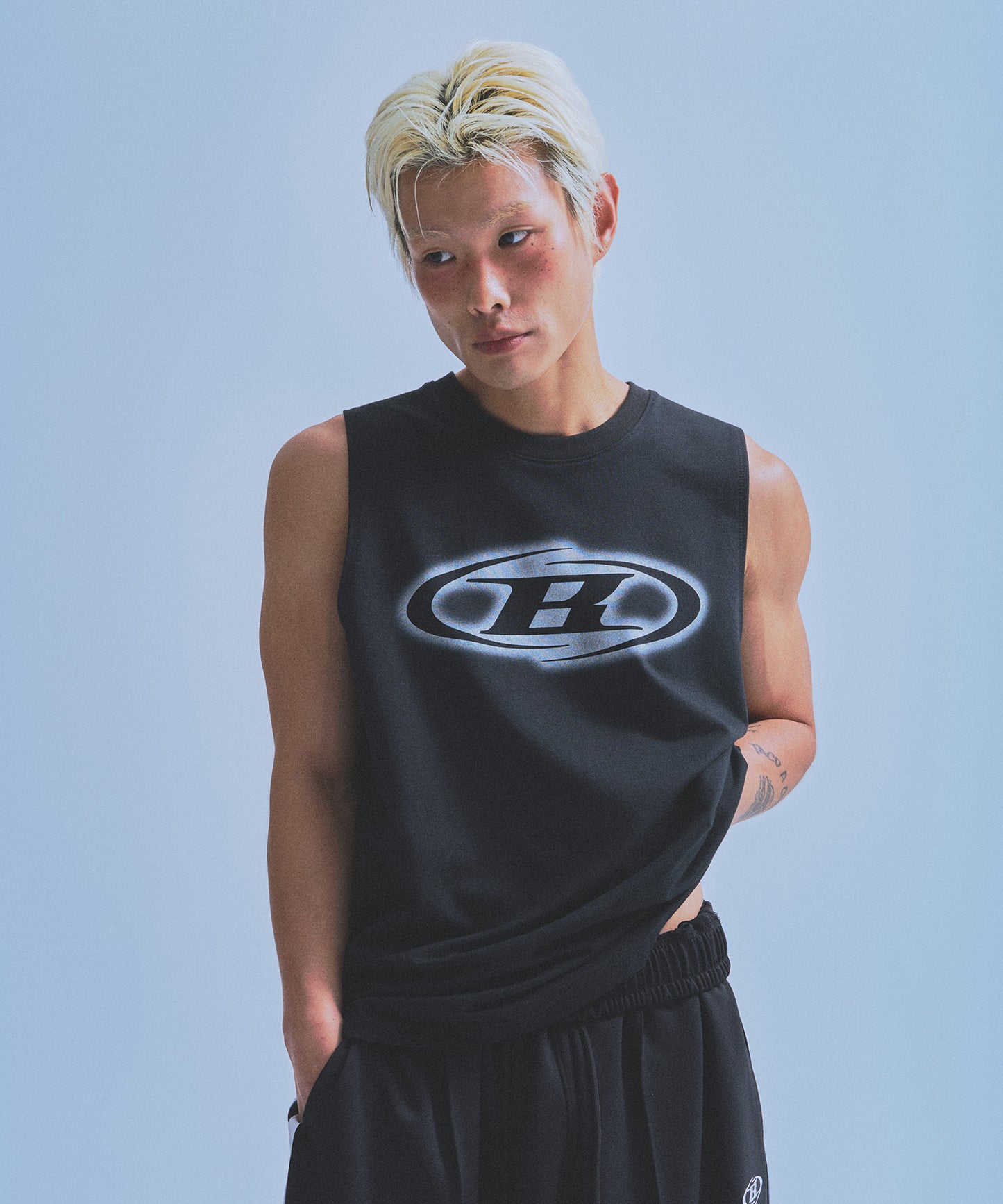BIG SYMBOL COMFORT FIT SLEEVELESS [BLACK]