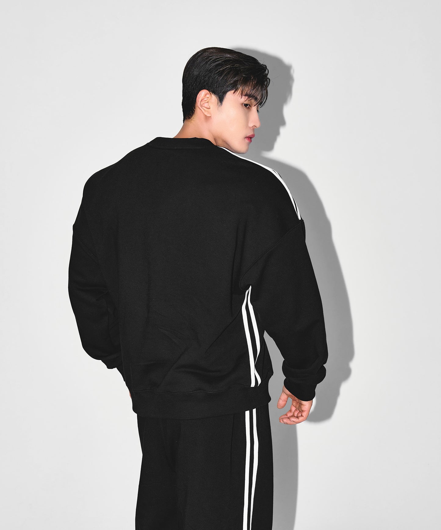 TRACK LINE EMBLEM SWEATSHIRTS [BLACK]