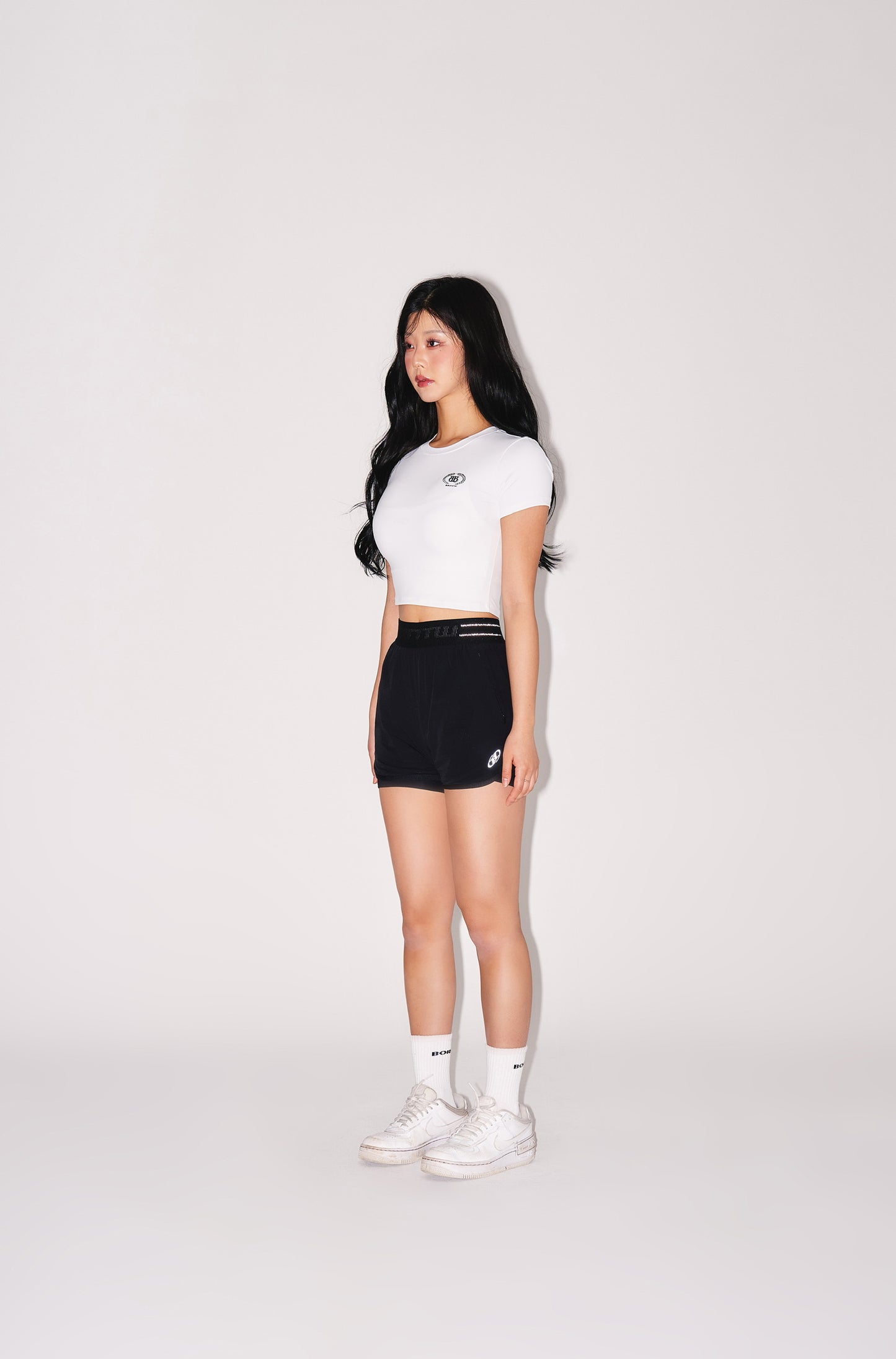 IN STOCK* W QUICK DRY EMBLEM SEMI CROP T-SHIRTS [WHITE]