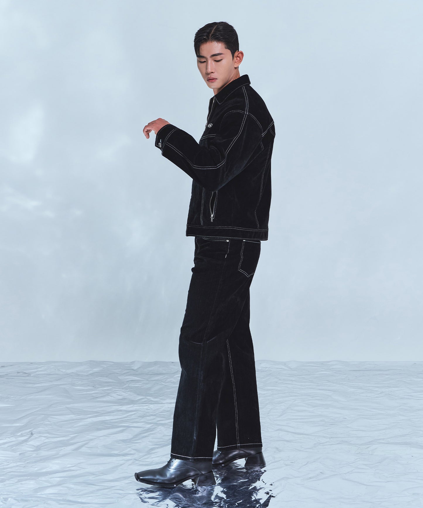 VELVET STRAIGHT DENIM PANTS [BLACK]