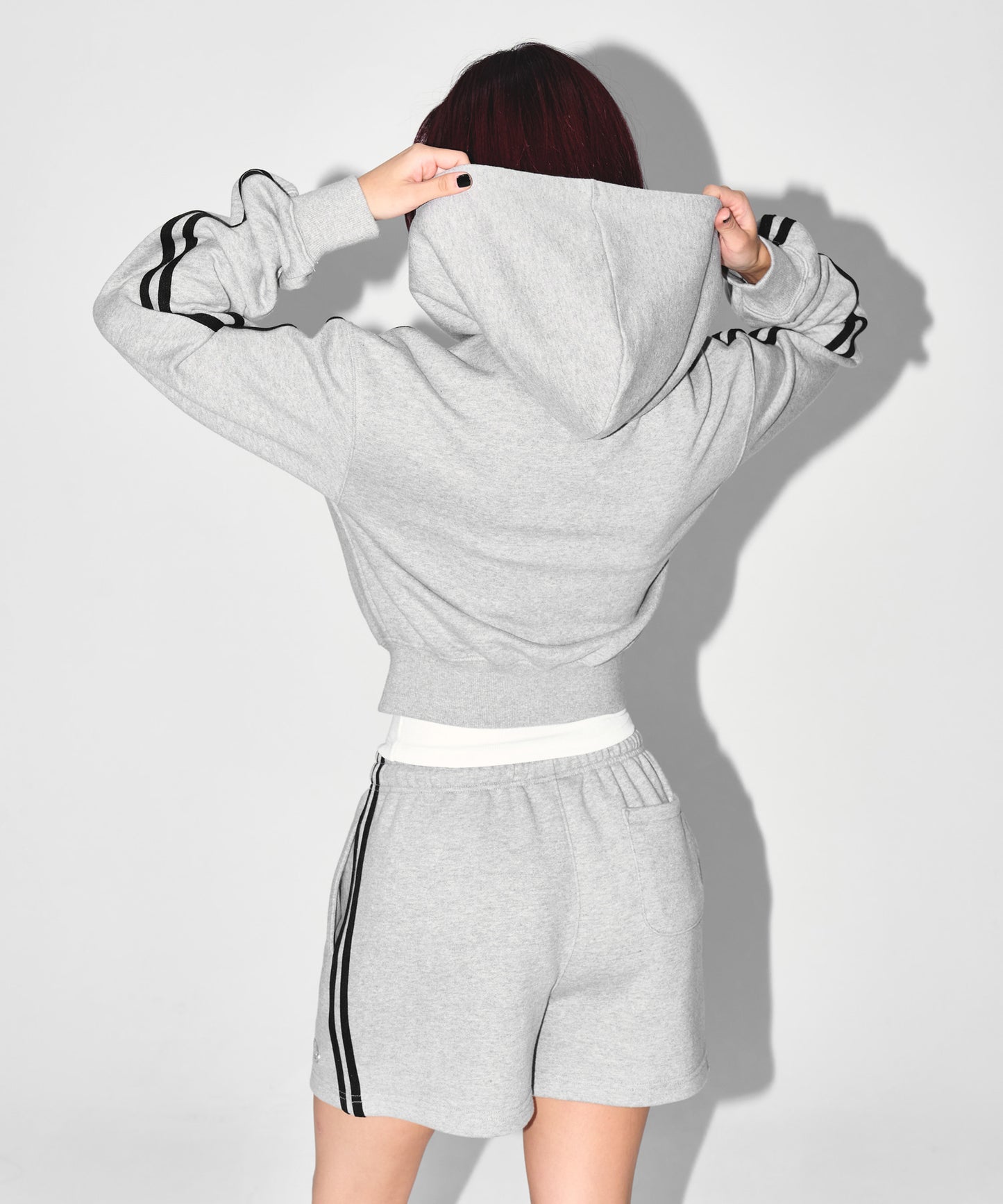 W CHROME B TRACK LINE CROP HOODIE ZIP-UP [MELANGE GREY]