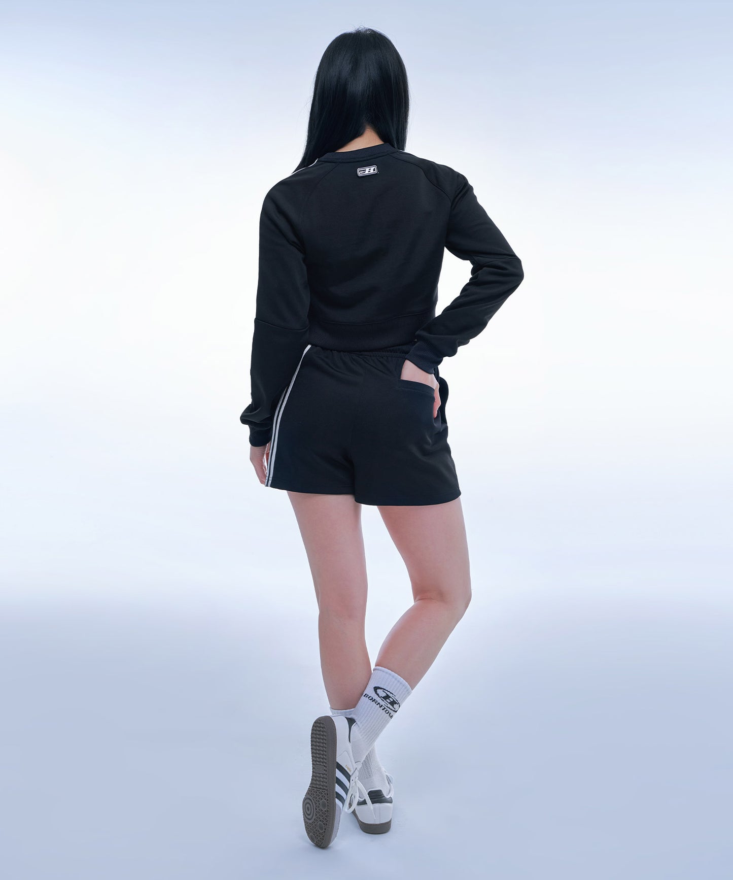 BRN TRACK LINE JERSEY CROP SWEATSHIRTS [BLACK]