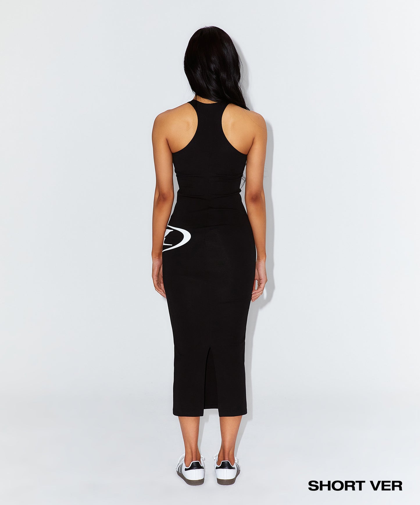 *restock in July *WINNER SLEEVELESS LONG DRESS [BLACK]