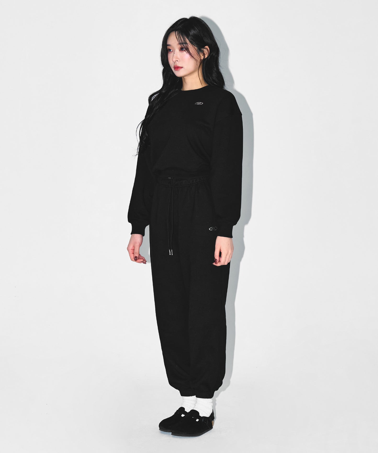 W SILVER B CROP SWEATSHIRTS [BLACK]