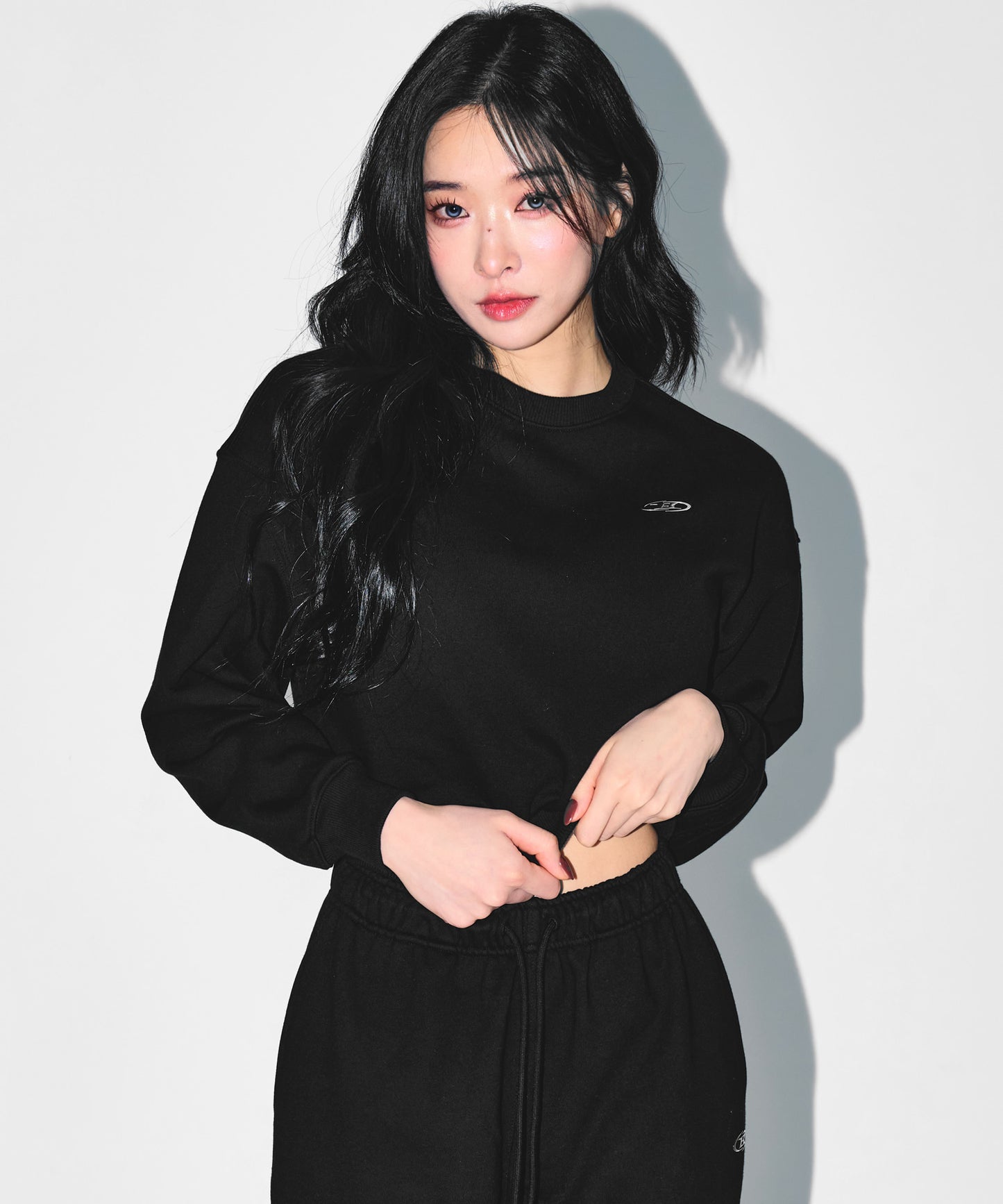 W SILVER B CROP SWEATSHIRTS [BLACK]