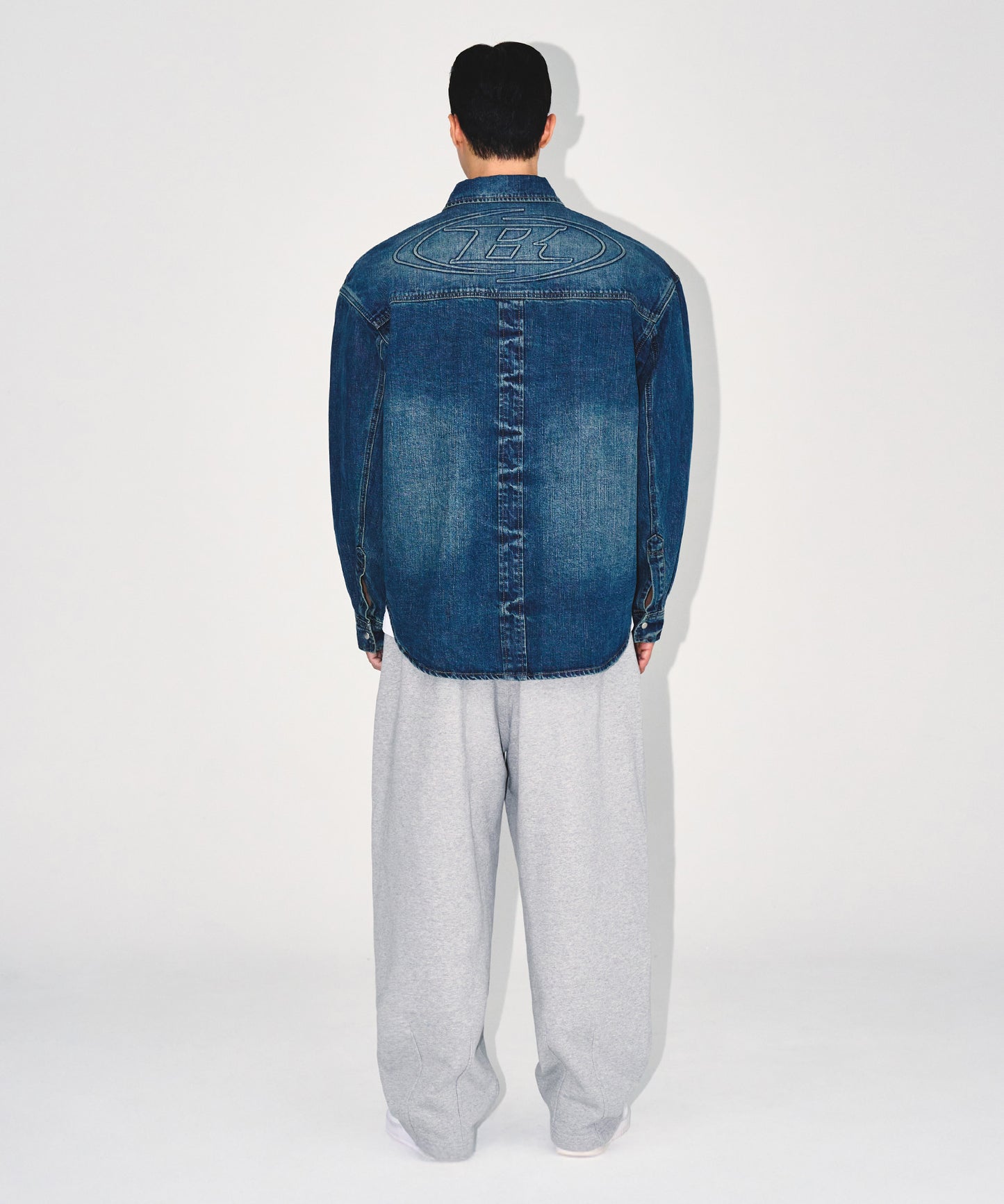 WASHED DENIM OVER FIT SHIRTS [MID DENIM]