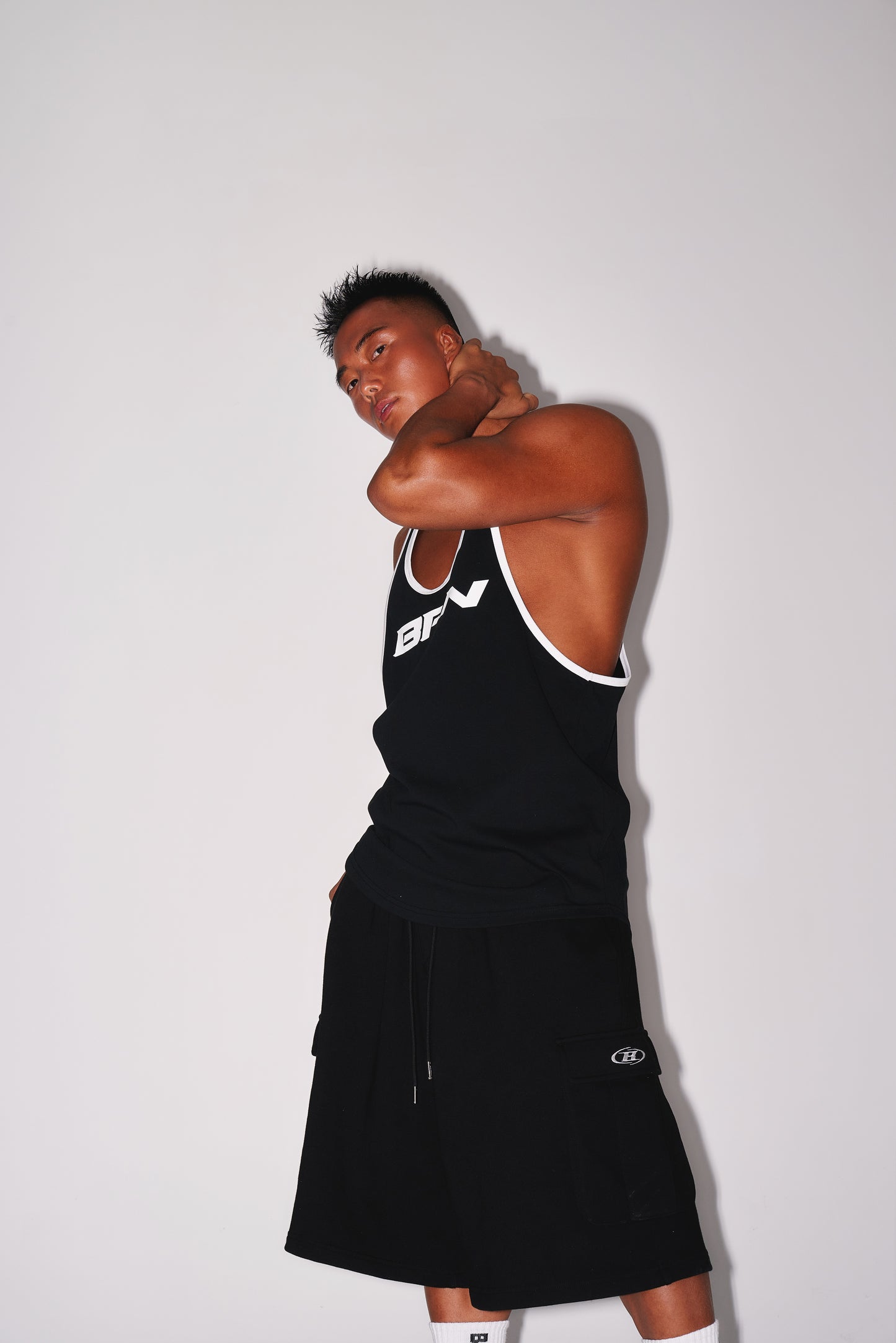 BRN NEW DEEP FIT SLEEVELESS [BLACK]