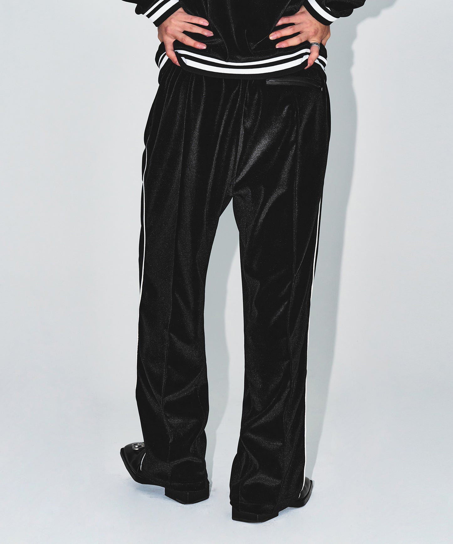 TRACK LINE VELVET SEMI WIDE PANTS [BLACK]