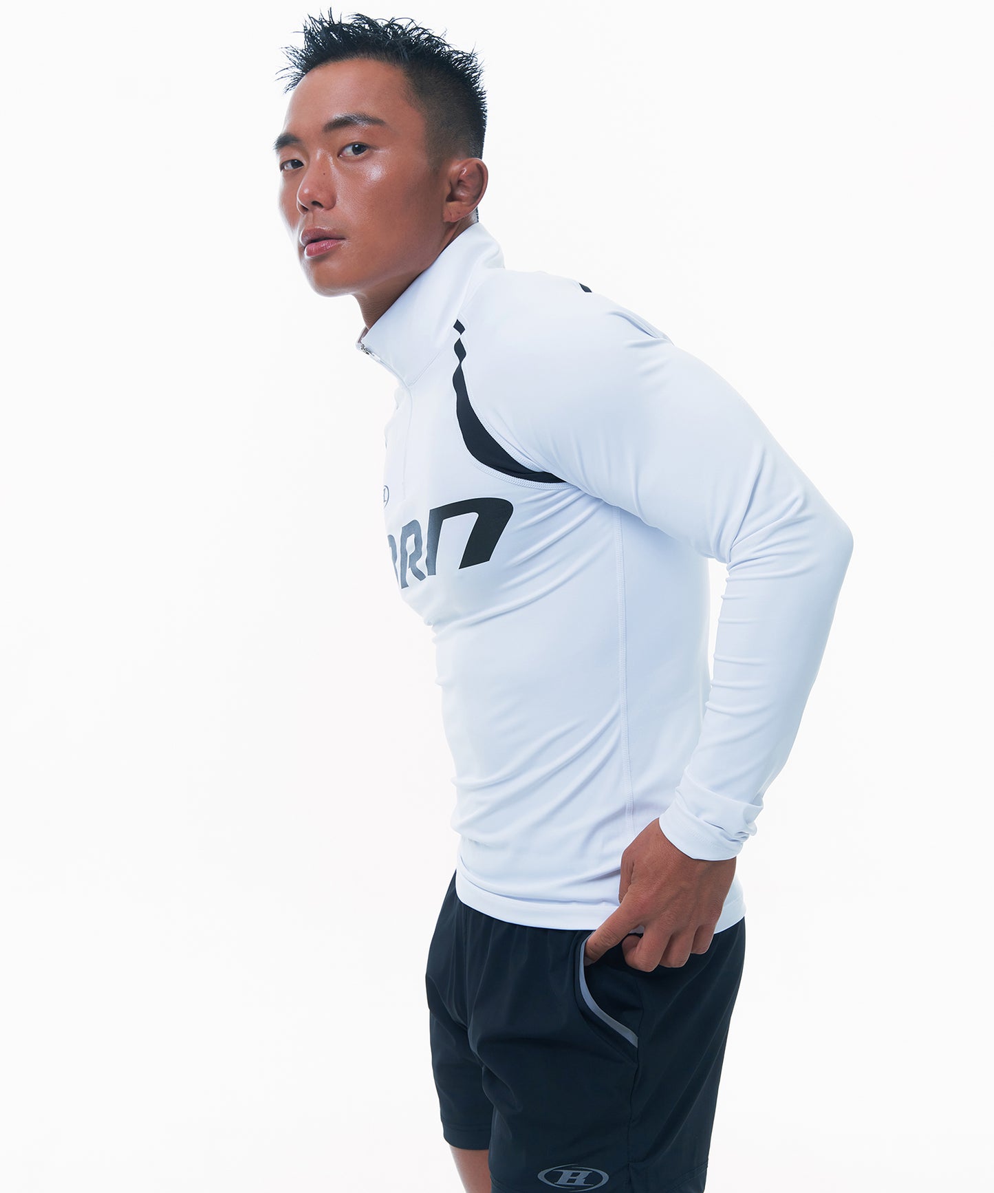 BRN MUSCLE FIT HALF ZIP-UP LONGSLEEVE [WHITE]