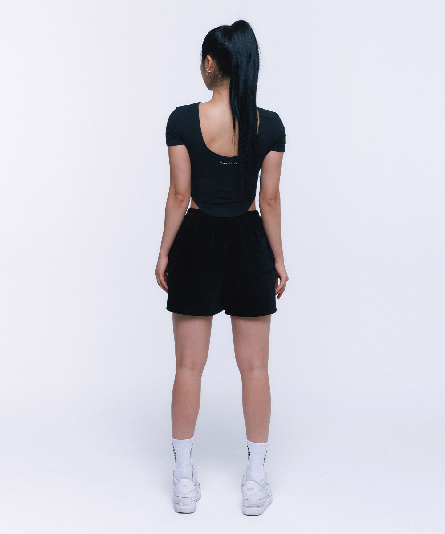 BACKLESS CROP T-SHIRTS [BLACK]