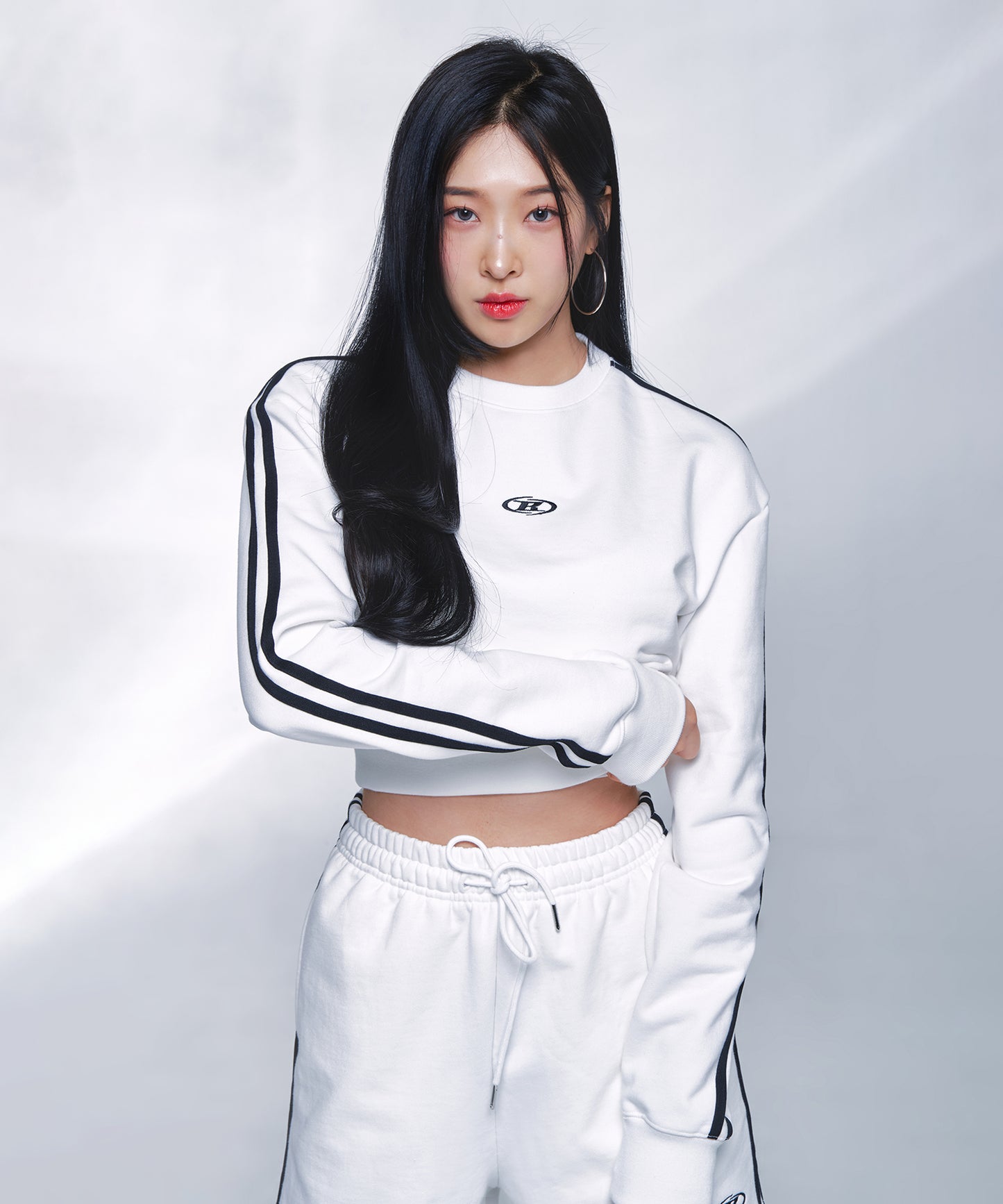 TRACK LINE B LOGO CROP SWEATSHIRTS [IVORY]