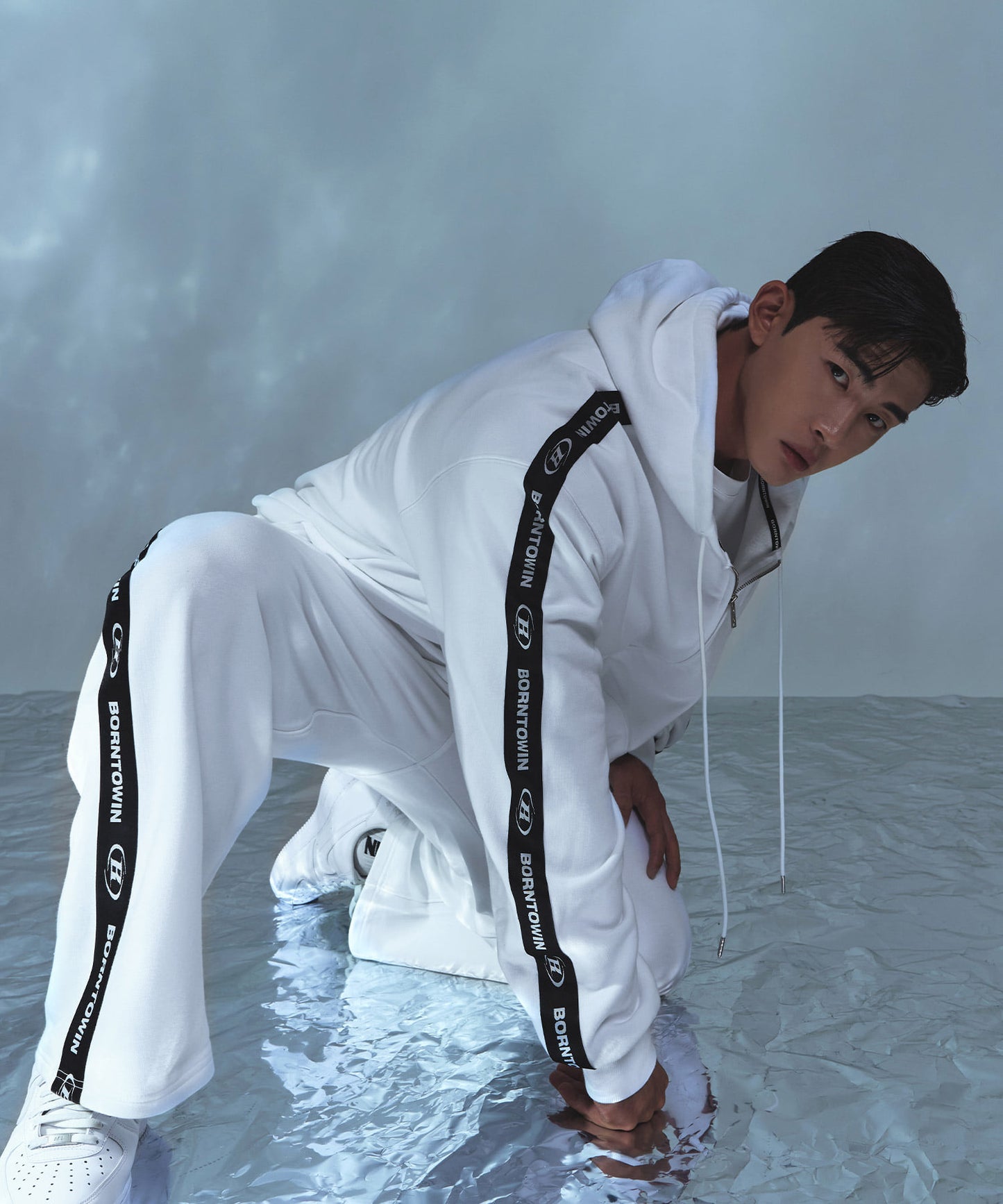 BIG CHROME B BLACK LINE ZIP-UP HOODIE [WHITE]