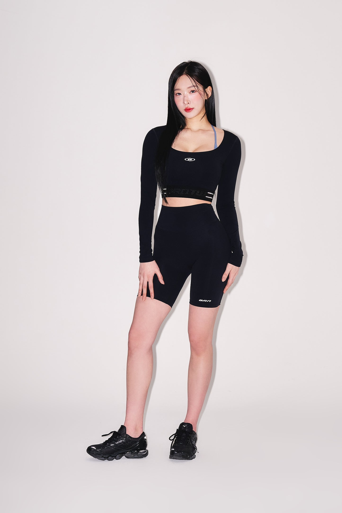 IN STOCK* W REFLECTIVE OUT BAND CROP LONG SLEEVE [BLACK]
