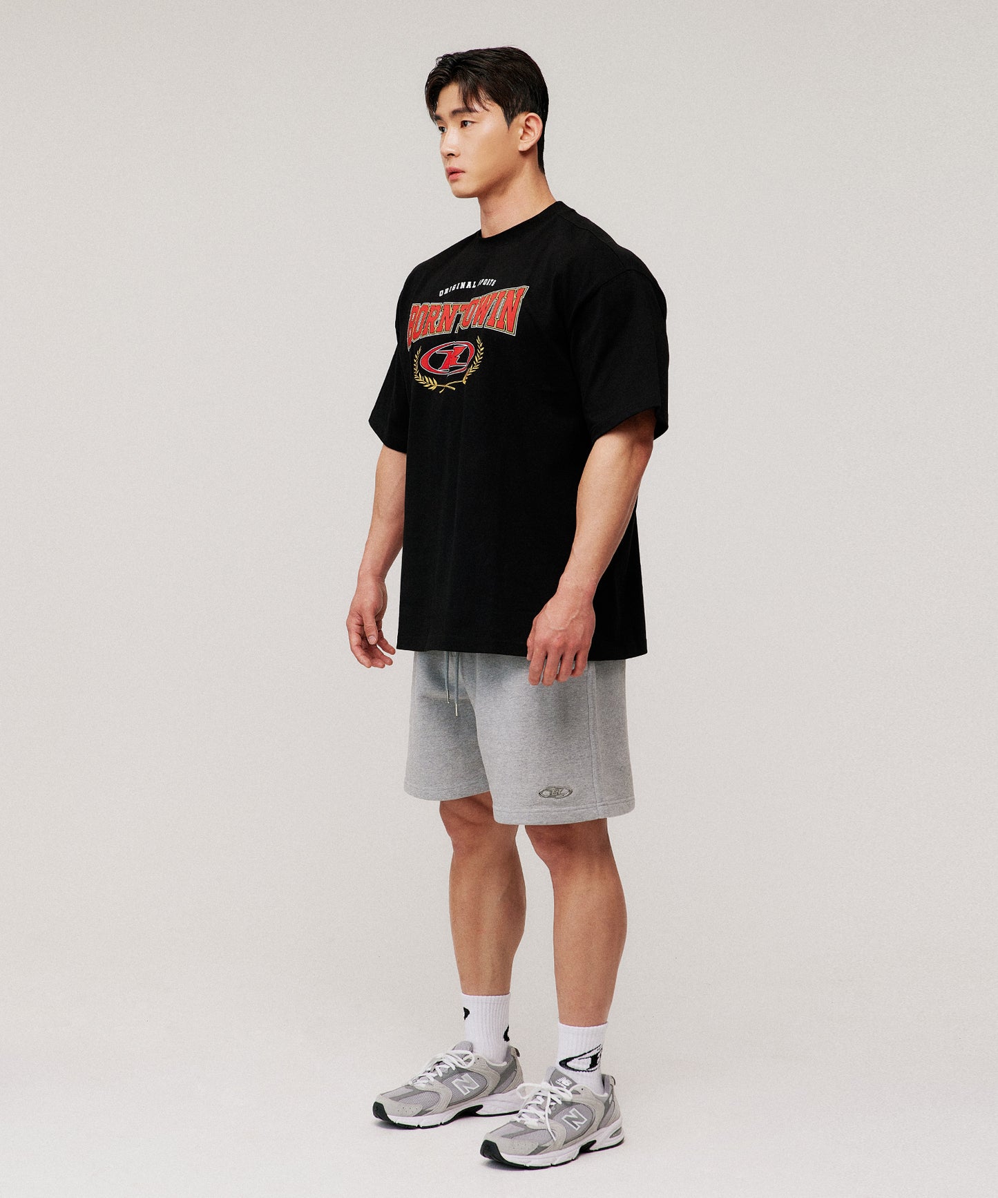 IN STOCK* SYMBOL B VICTORY SEMI OVER FIT T-SHIRTS [BLACK]