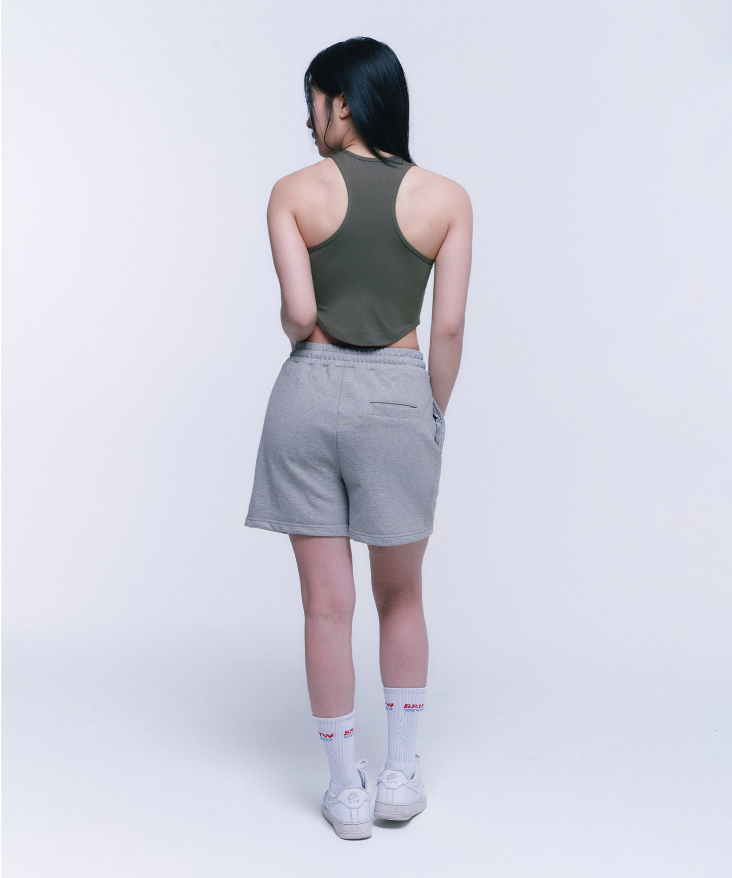 B BUCKLE CUT-OUT CROP SLEEVELESS [KHAKI]