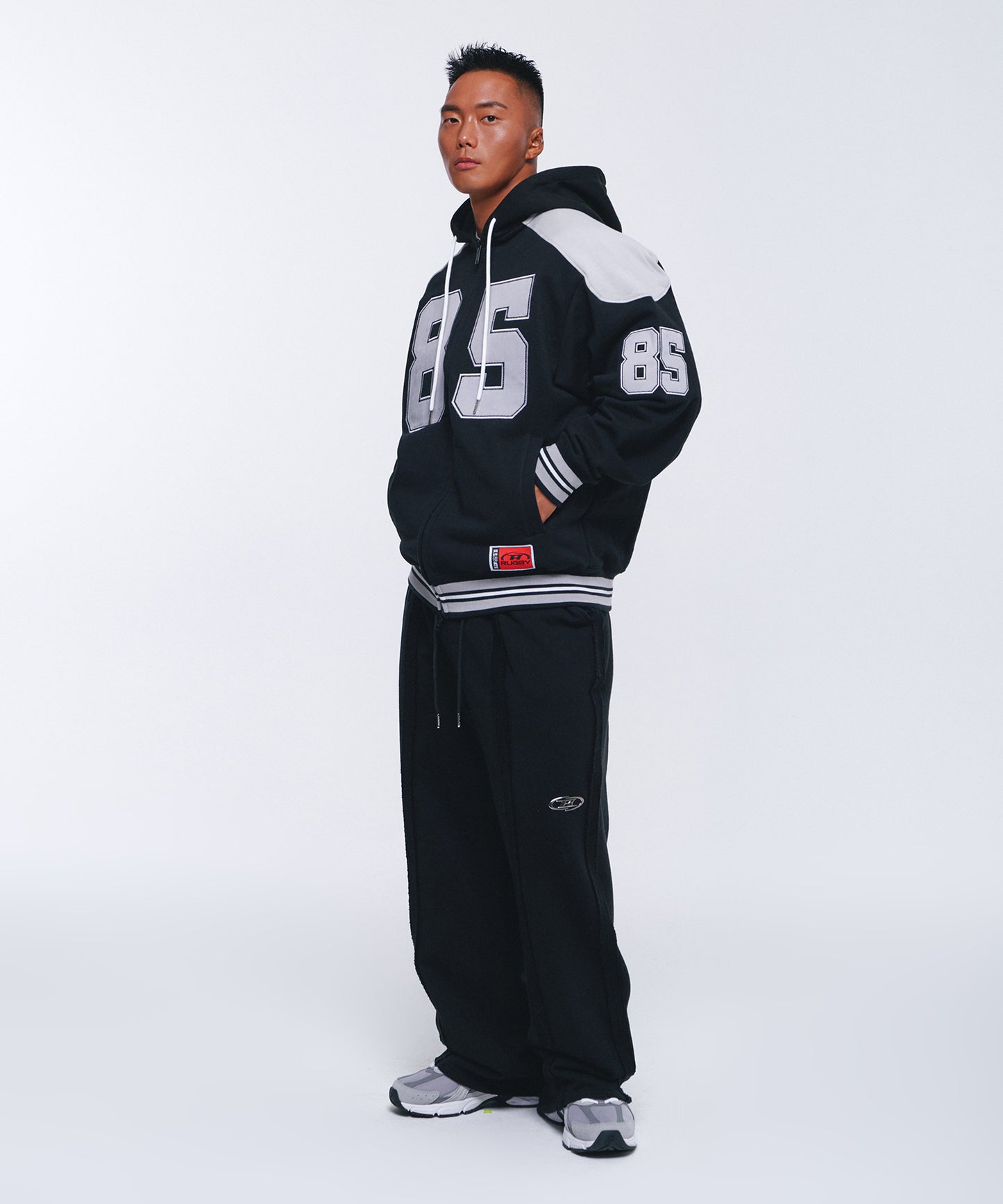 85 APPLIQUE RUGBY HOODIE ZIP-UP [BLACK]