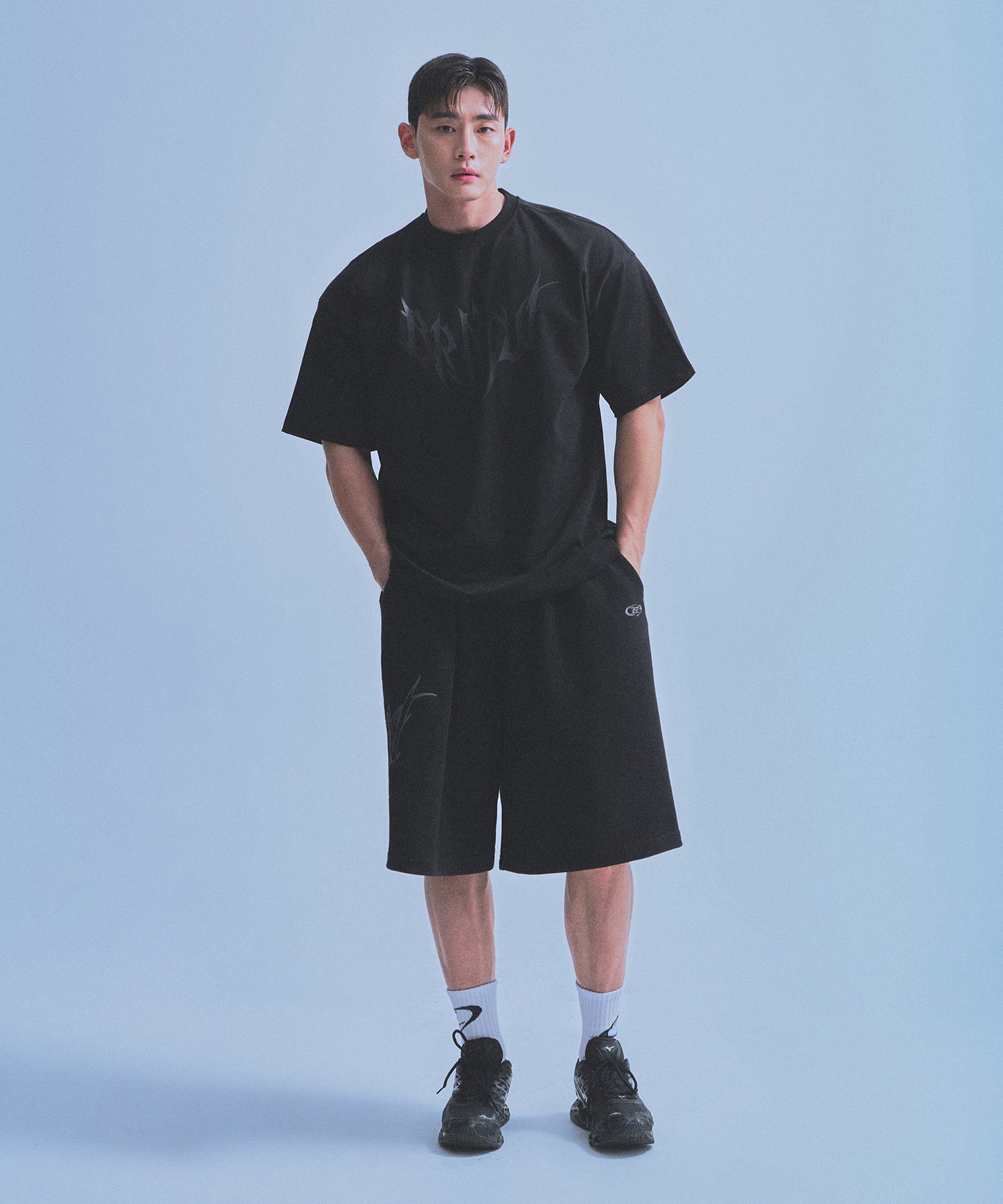 TRIBAL SEMI OVER FIT T-SHIRTS [BLACK]
