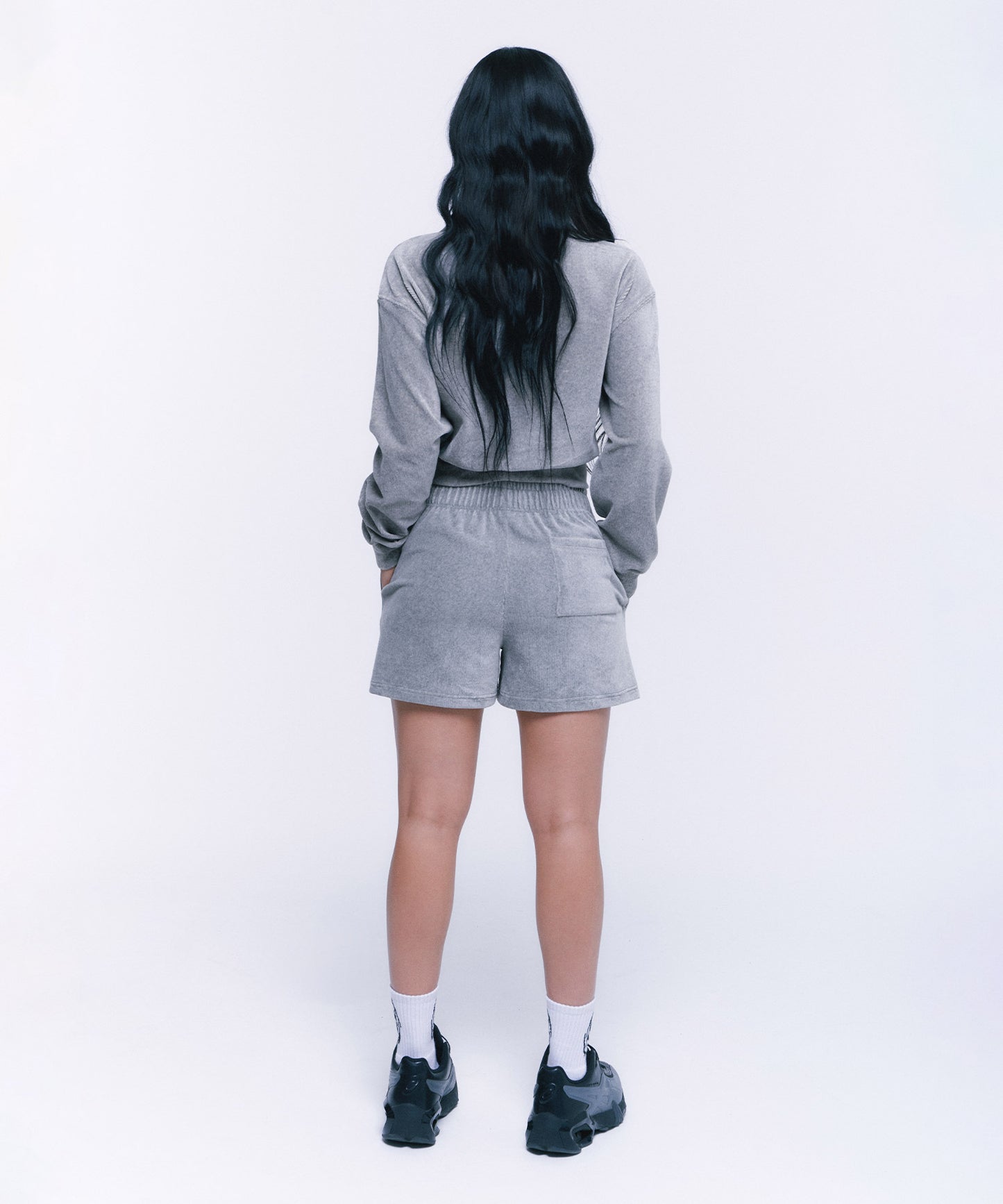 B CHROME VELOUR SHORTS [MELANGE GREY]