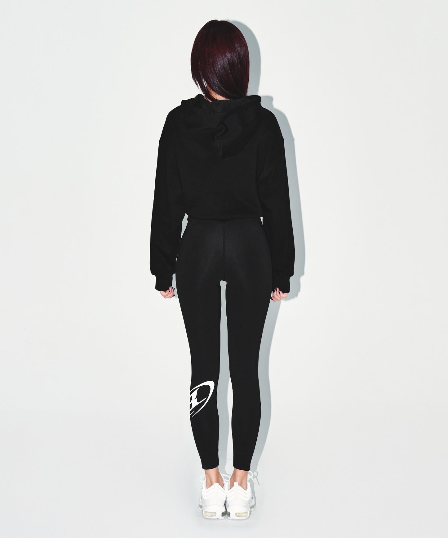 W SILVER B CROP HOODIE [BLACK]