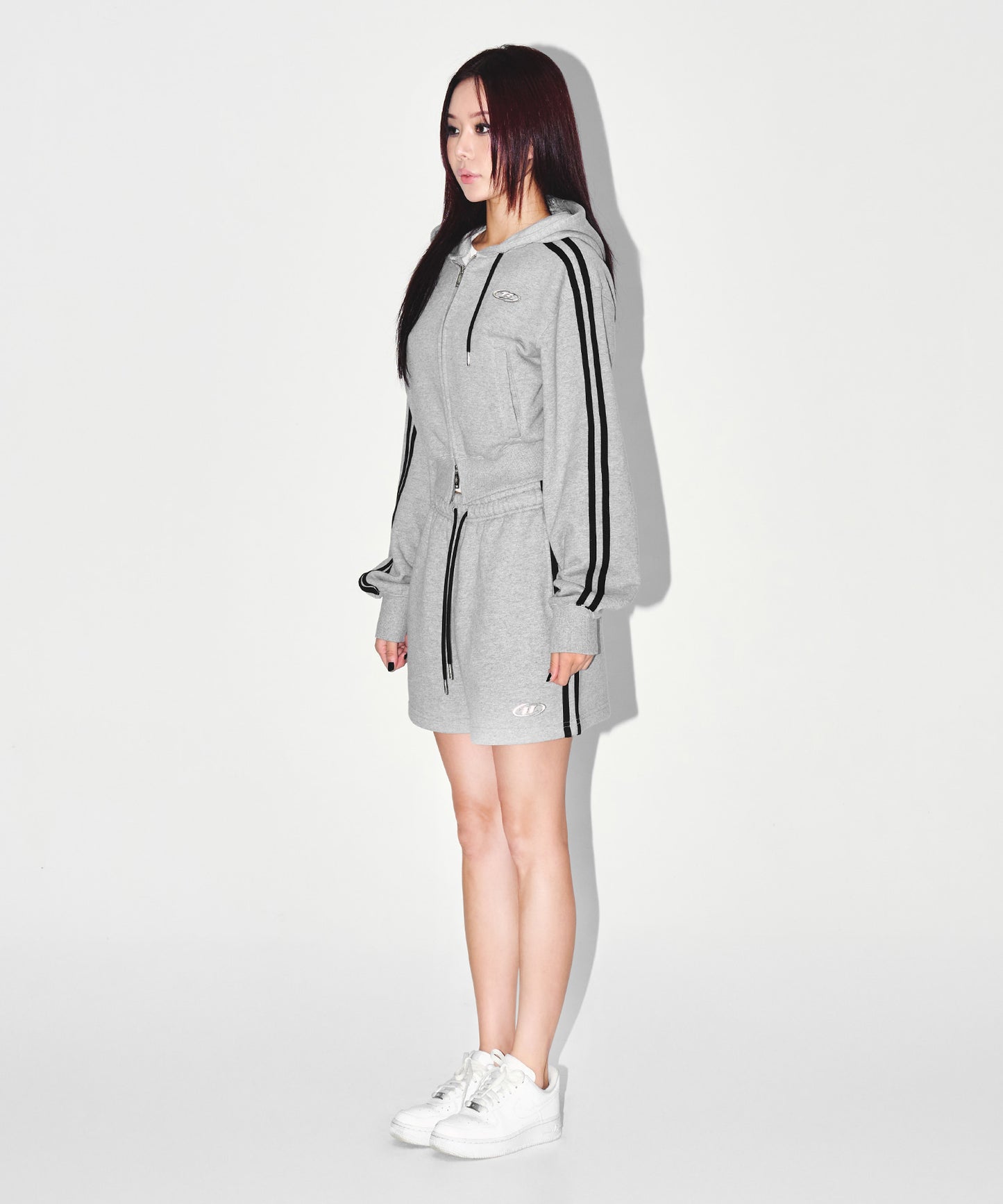 W CHROME B TRACK LINE CROP HOODIE ZIP-UP [MELANGE GREY]