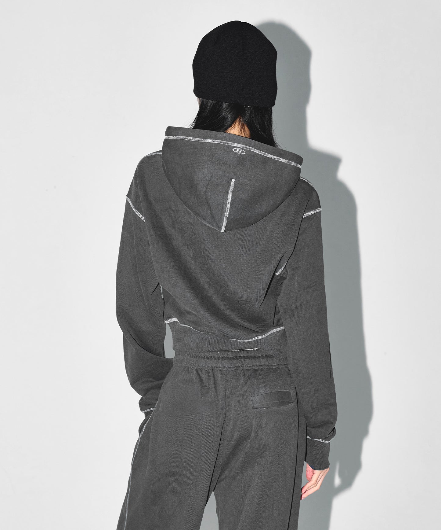 W PIGMENT DYEING CROP HOODIE [CHARCOAL]