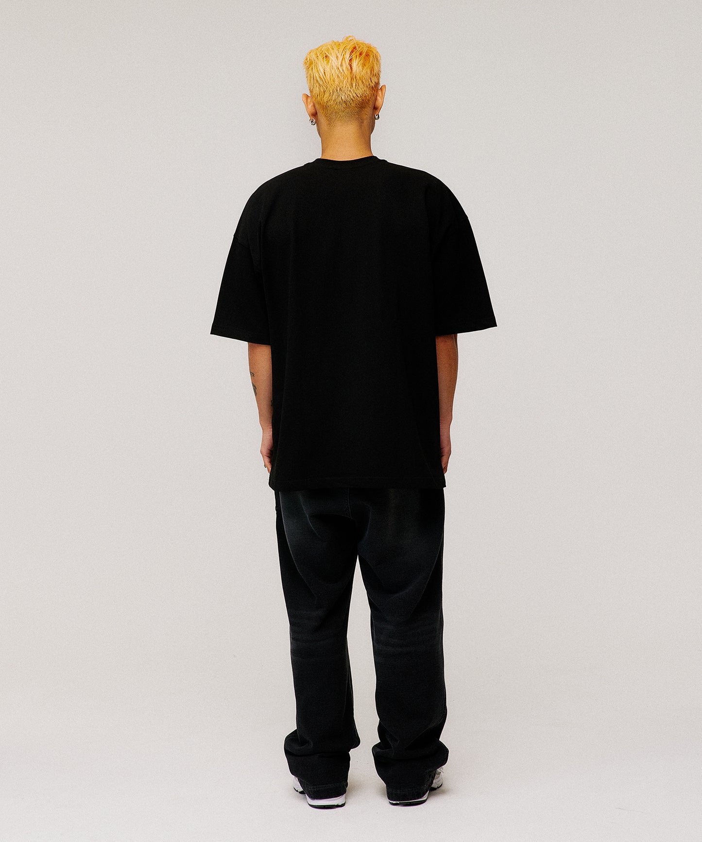 SILVER BRN SEMI OVER FIT T-SHIRTS [BLACK]