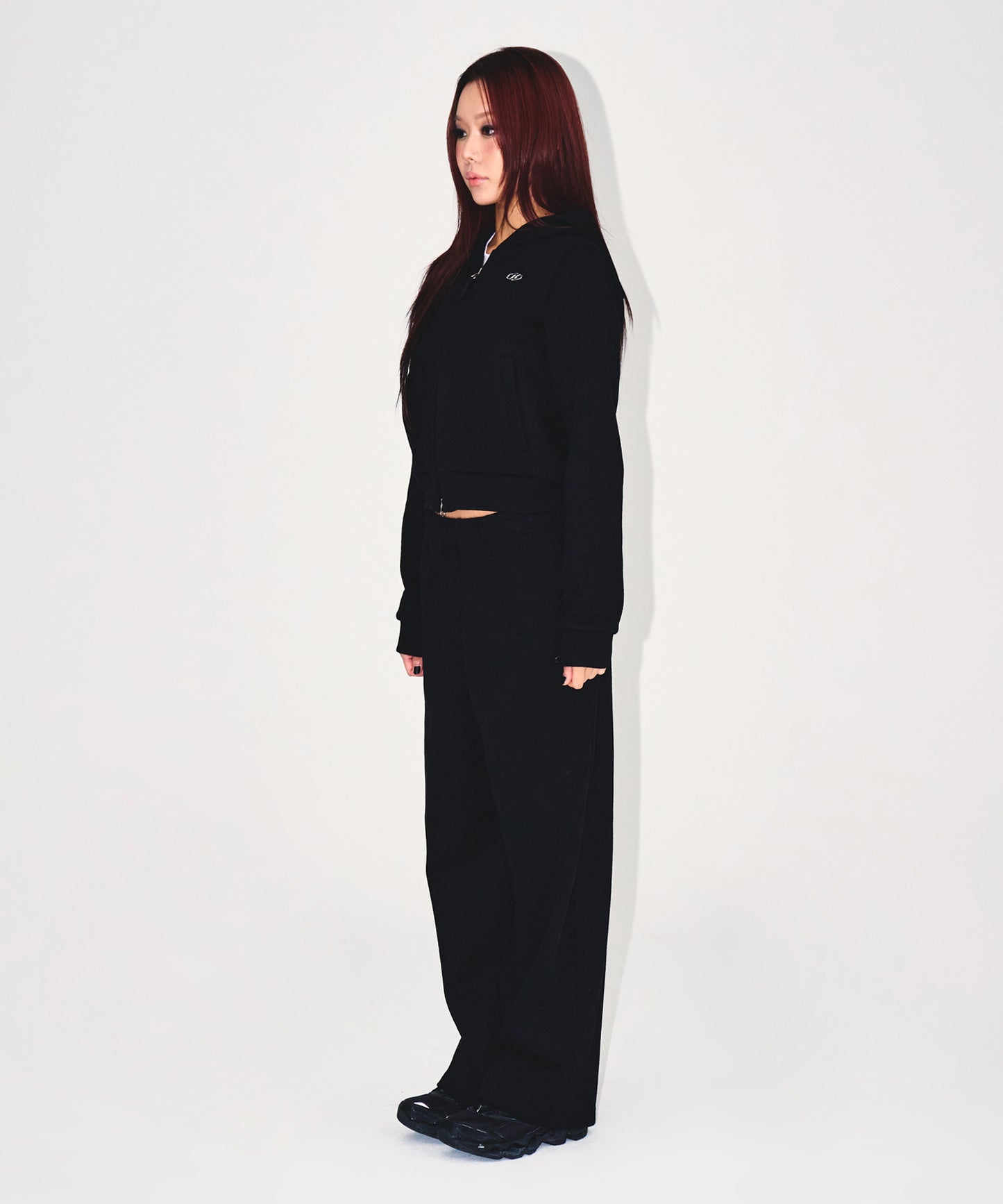 W KNIT LIKE SEMI CROP HOODIE ZIP-UP [BLACK]