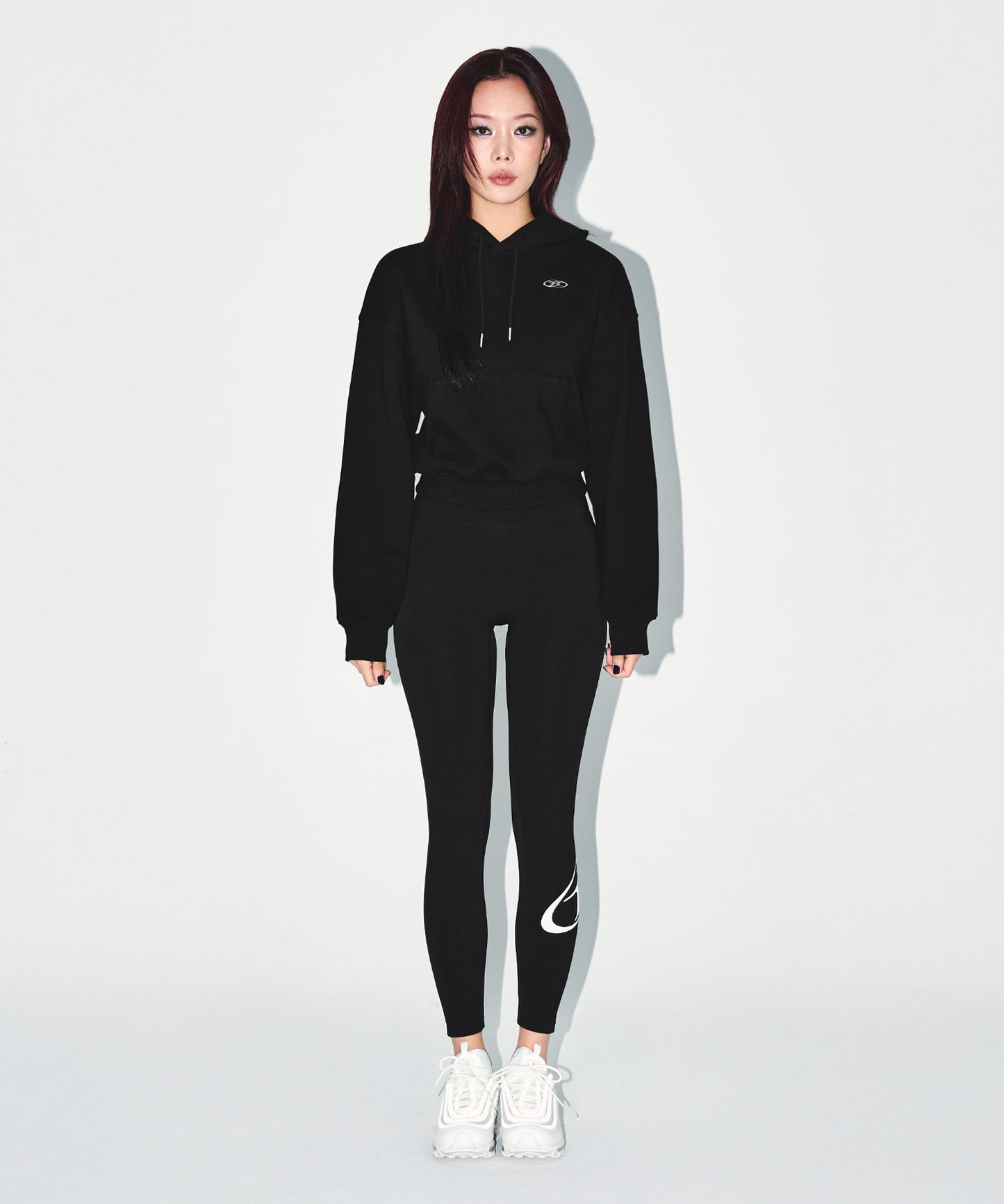 W SILVER B CROP HOODIE [BLACK]