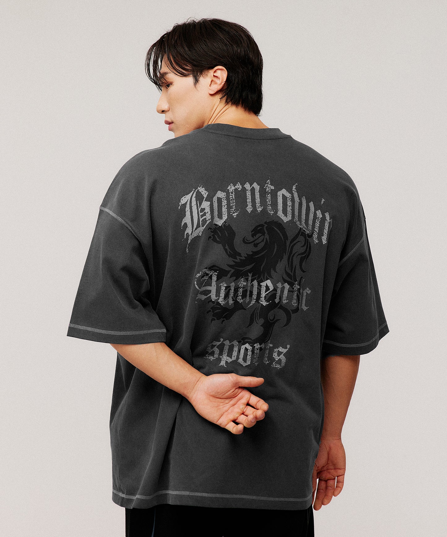PIGMENT CRACK LETTER EXTRA FIT T-SHIRTS [BLACK]