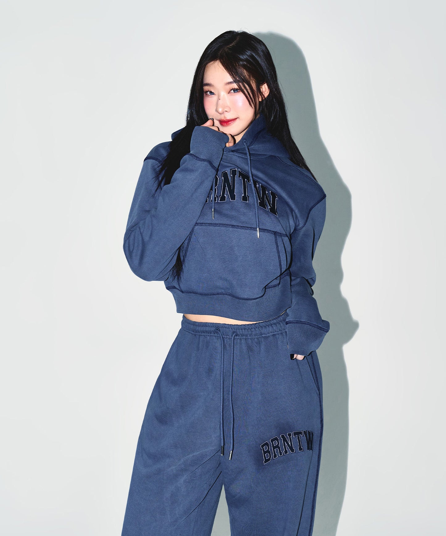 W PIGMENT DYEING CROP HOODIE [BLUE]