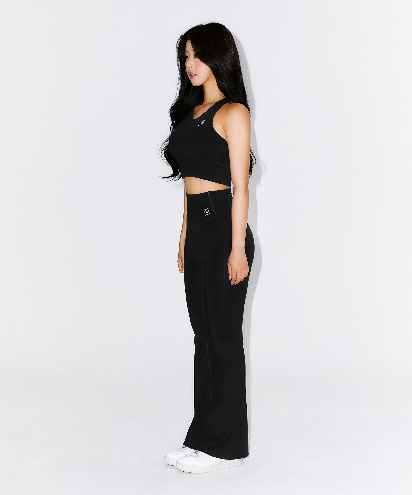 WINNER SYMBOL B BOOTS CUT LEGGINGS [BLACK]