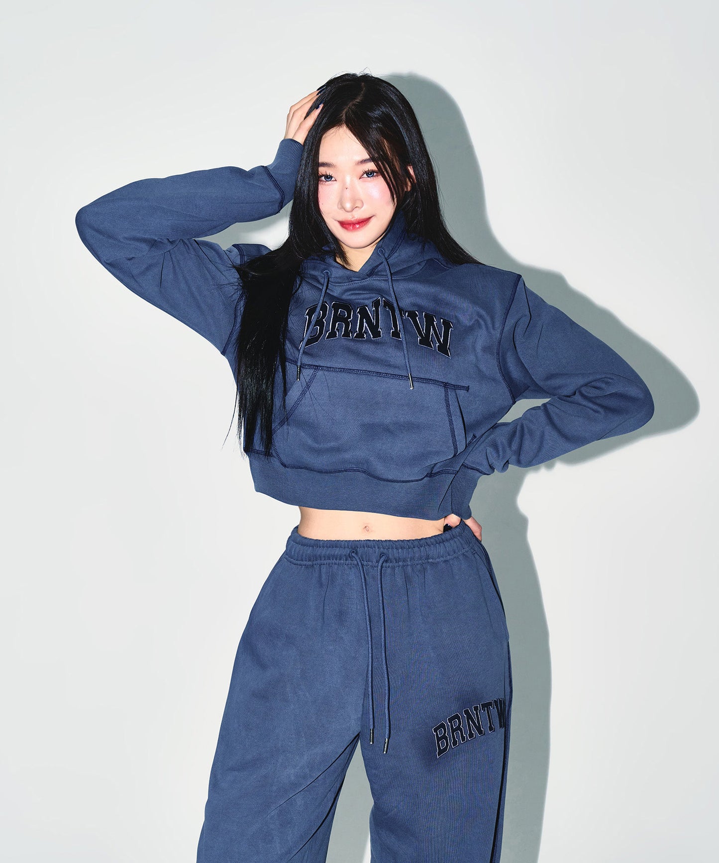 W PIGMENT DYEING CROP HOODIE [BLUE]