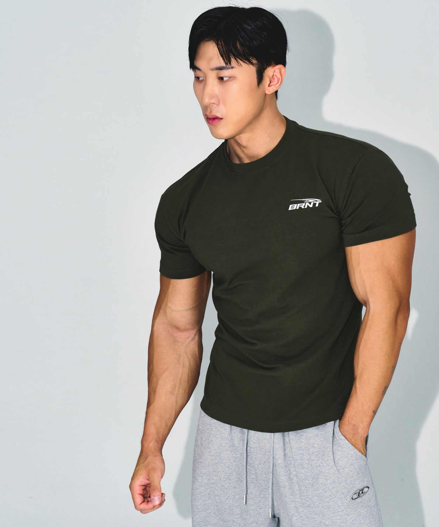 BRNT BACK LOGO MUSCLE FIT T-SHIRTS [KHAKI]