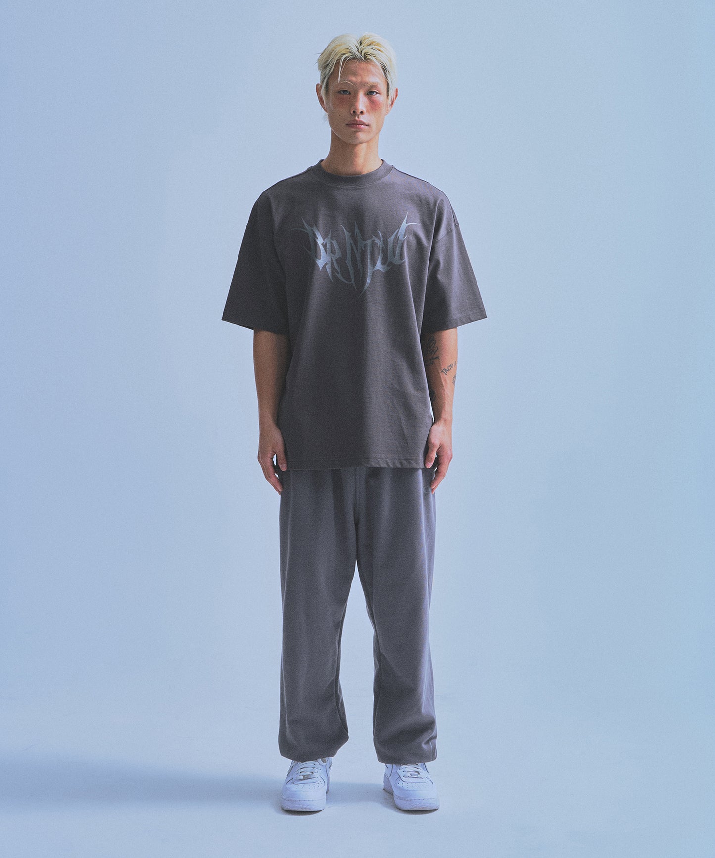 TRIBAL SEMI OVER FIT T-SHIRTS [CHARCOAL]