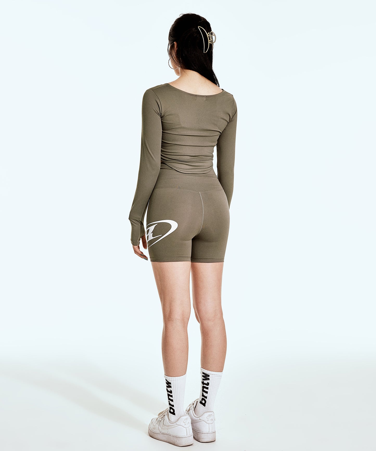 B LOGO 3.5 BIKER SHORTS [KHAKI]