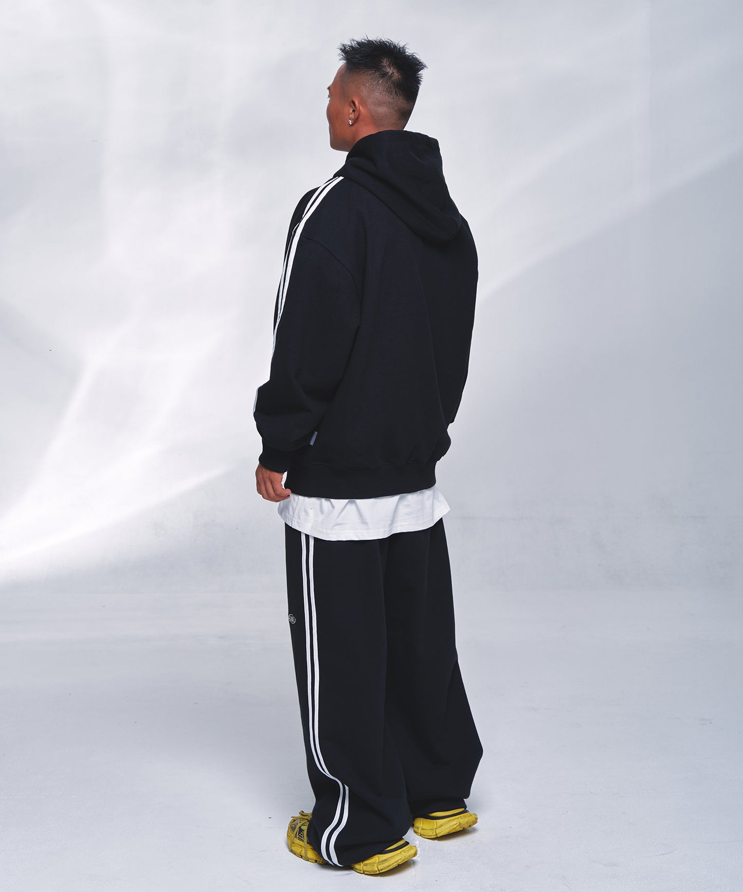 CHROME B LOGO TRACK LINE WIDE PANTS [BLACK]